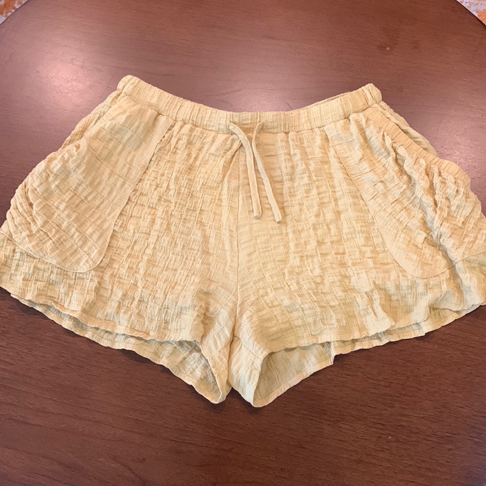 Lulus flowy yellow shorts
